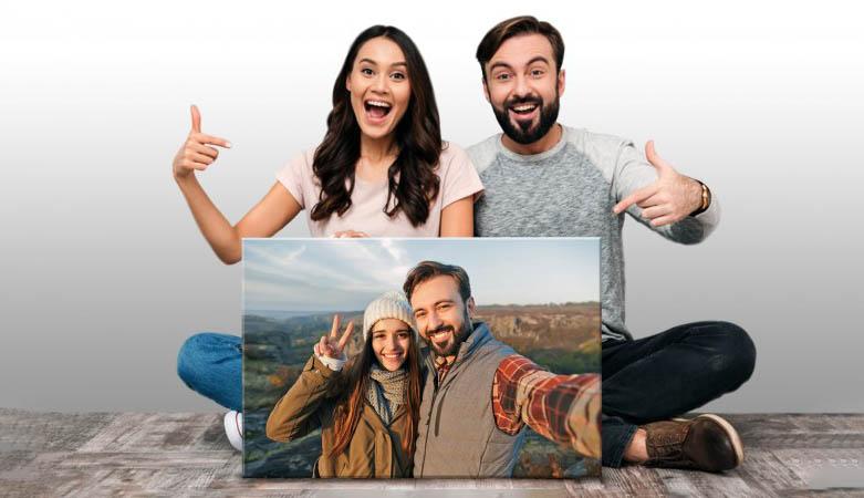 Photo on canvas as a gift: how to surprise loved ones on a holiday?