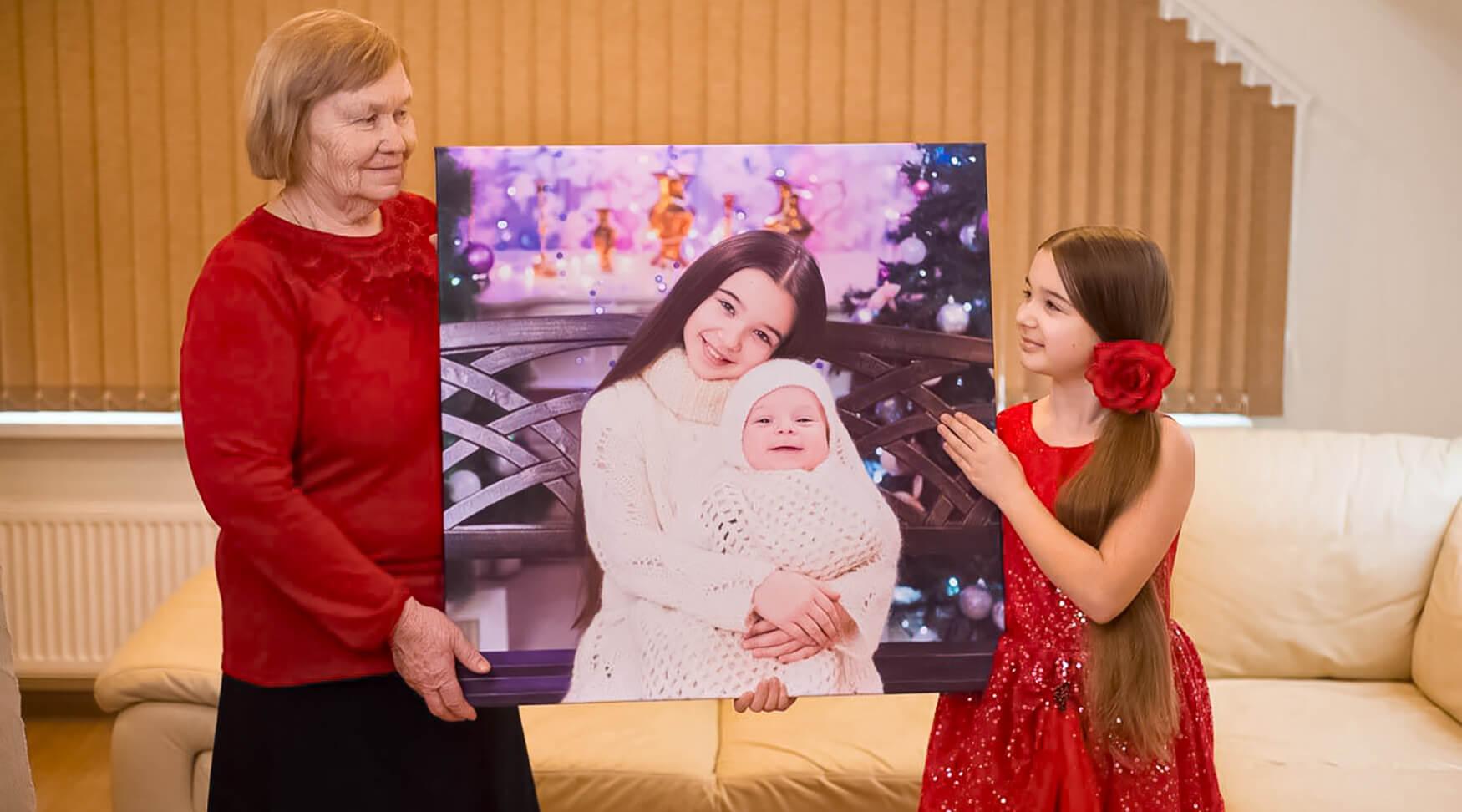 PHOTO ON CANVAS IS THE BEST GIFT TO PARENTS