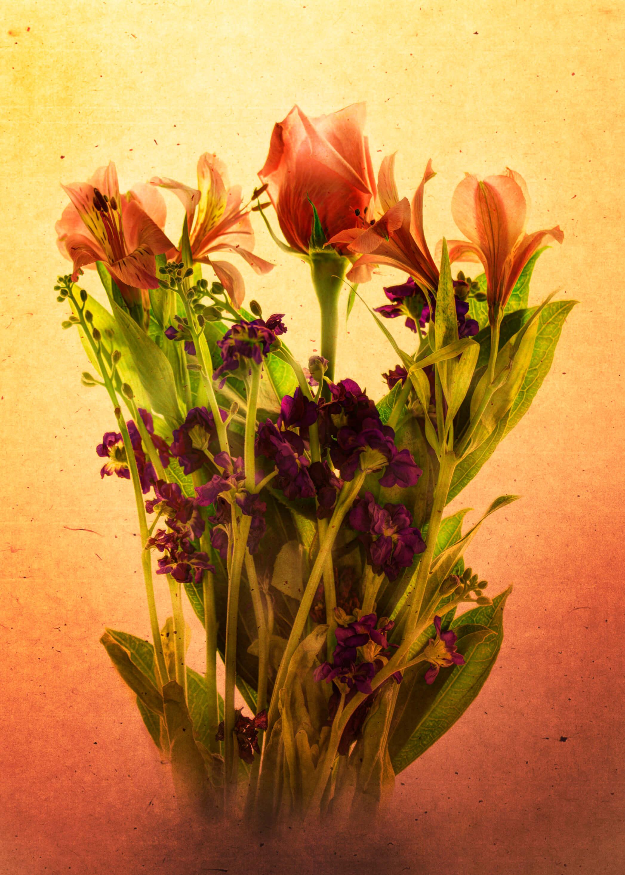 Blumenstrauß mit Rose und Alstroemerien